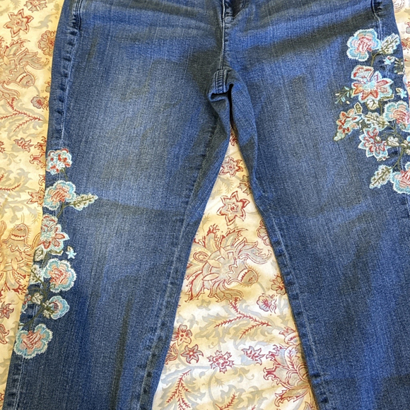 J. Jill Blue Cropped Jeans with Floral Embroidery - Picture 4 of 5